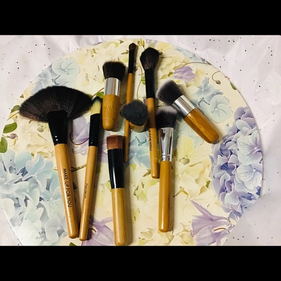 Beautiful Wooden Makeup Brushes 9 Pieces - Picture 4 of 5